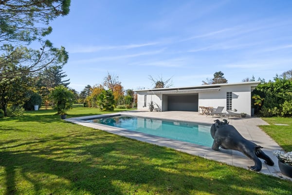 Architect-Designed house in the Geneva Countryside, Left bank 13