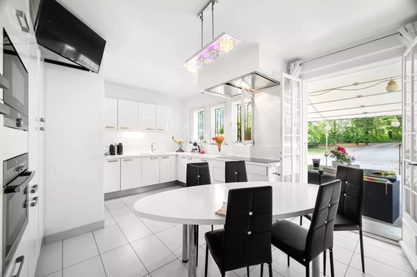 Charming residence in the heart of the Geneva countryside, left bank 9