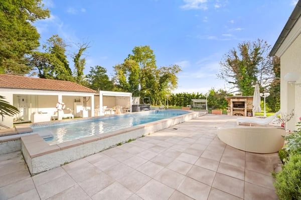 Charming residence in the heart of the Geneva countryside, left bank 4