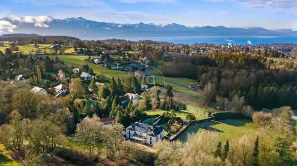 Exceptional property with a very large plot in Epalinges 2