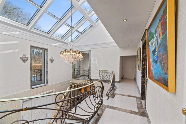 Exceptional property with a very large plot in Epalinges 13