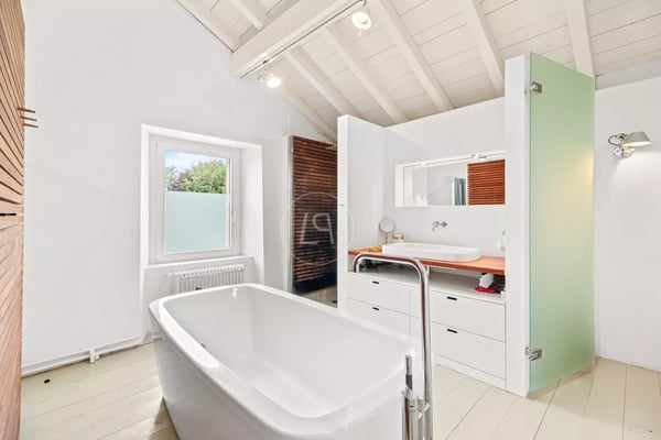 Beautiful renovated farmhouse with swimming pool in Genolier 10