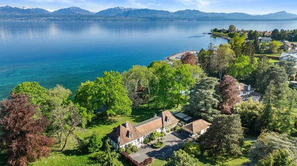 Exceptional waterfront property with strong potential, St-Prex 1