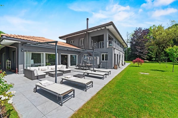 Elegant family property, quiet and with lake views in Epalinges 13