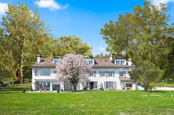 Beautiful family property with tennis and lake view, close to Morges 1