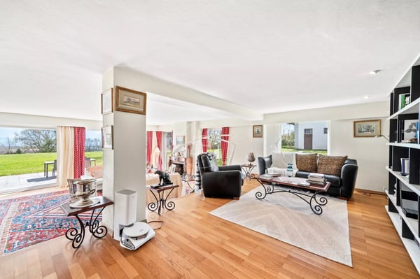 Beautiful family property with tennis and lake view, close to Morges 5