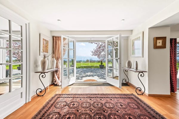 Beautiful family property with tennis and lake view, close to Morges 3