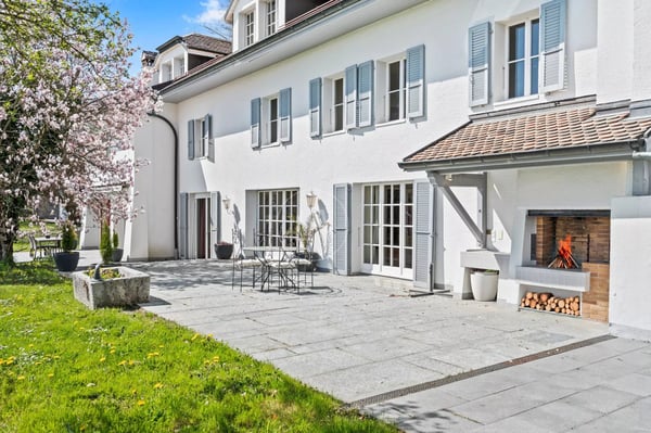 Beautiful family property with tennis and lake view, close to Morges 2