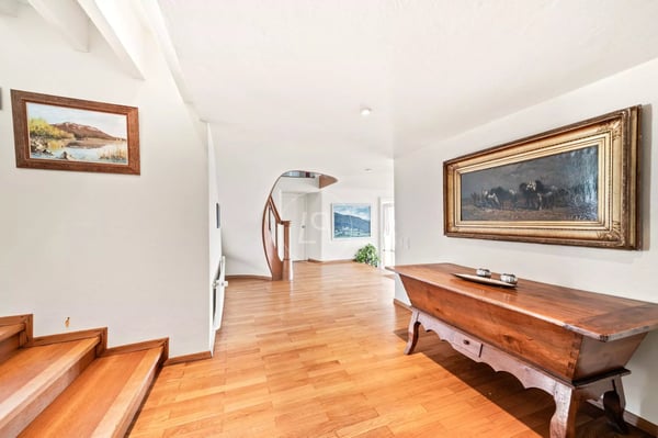 Beautiful family property with tennis and lake view, close to Morges 10