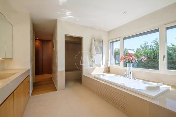Private and nuisance-free architect-designed property, Conches (GE) 9