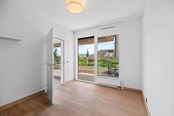 Beautiful 6,5 rooms duplex, pool, garden in the heart of Champel 9