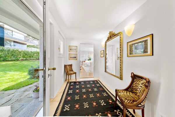 Superb family property with pool and lake view in Epalinges 2