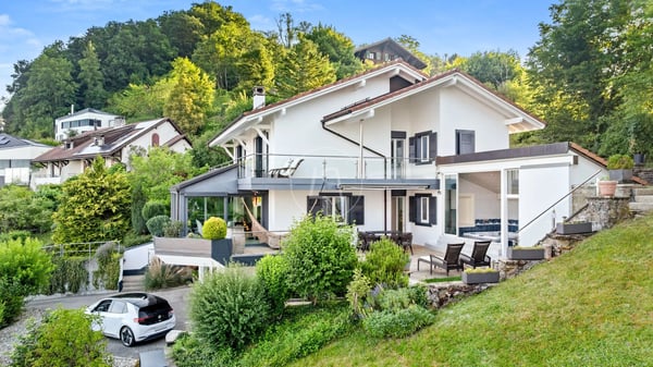 Modern Property with Panoramic Views in Grandvaux 2