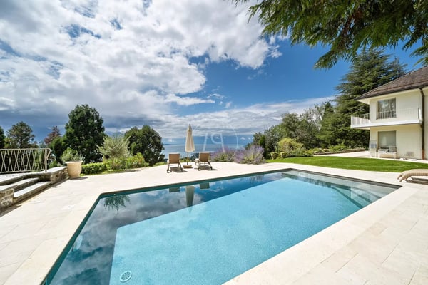 Superbe propriété avec piscine, vue panoramique au-dessus de Montreux 2