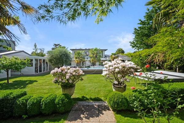 Superbe propriété contemporaine au calme, à Thônex 4