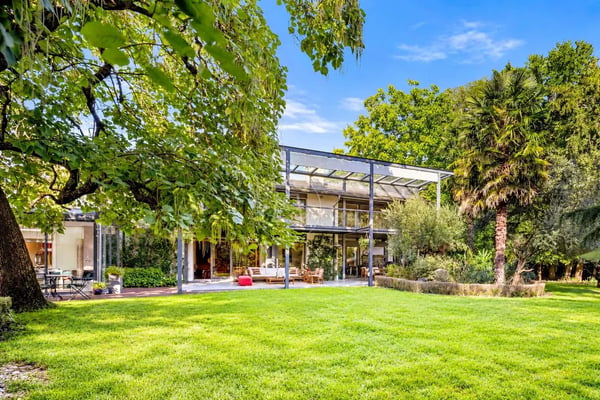 Élégante villa familiale dans un écrin de verdure aux portes de Genève 1
