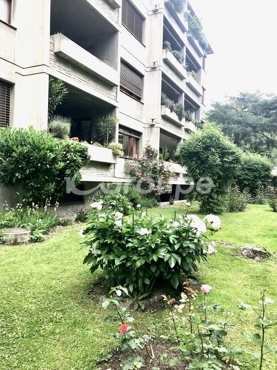 Spacieux et calme 1.5 pièces + cuisine avec balcon séparé à Sion 2