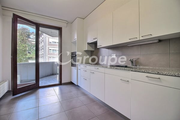 Spacieux et calme 1.5 pièces + cuisine avec balcon séparé à Sion 4