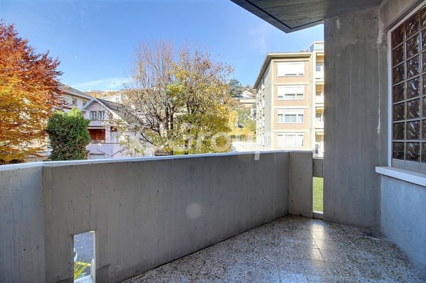 Spacieux et calme 1.5 pièces + cuisine avec balcon séparé à Sion 7