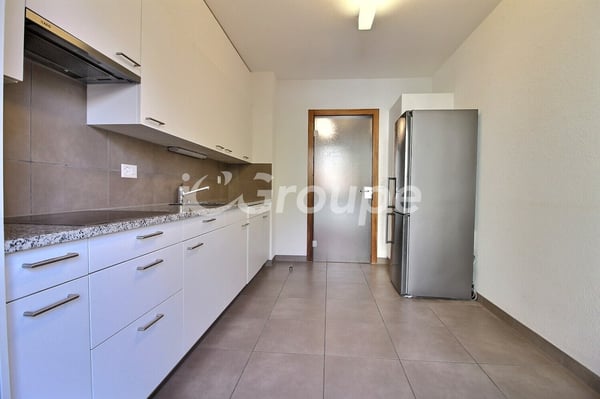 Spacieux et calme 1.5 pièces + cuisine avec balcon séparé à Sion 5