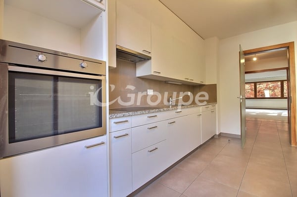 Spacieux et calme 1.5 pièces + cuisine avec balcon séparé à Sion 6