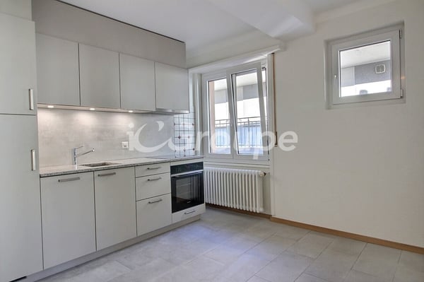 Appartement de 2.5 pièces rénové pour location à Sion. 1