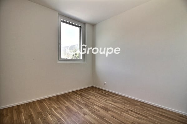 Splendide attique 4.5 pièces à louer à Uvrier 4