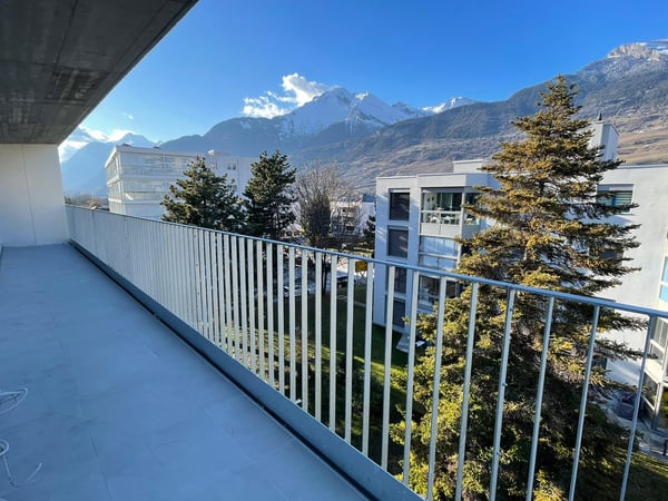 Spacieux attique neuf avec grand balcon 10