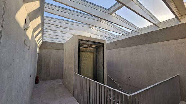 Spacieux attique neuf avec grand balcon 12