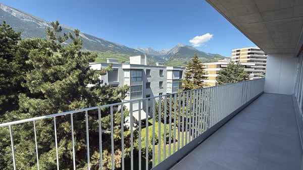 Spacieux attique neuf avec grand balcon 8