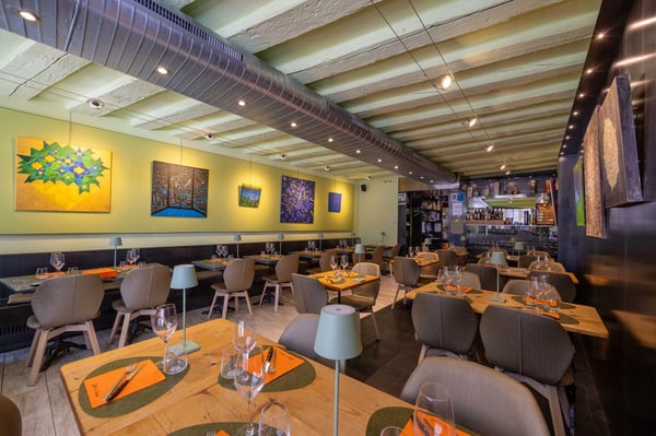 Restaurant réputé au coeur de la vieille ville - vente avec les murs 5