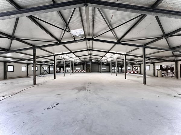 Halle commerciale modulable avec permis de construire en force 2