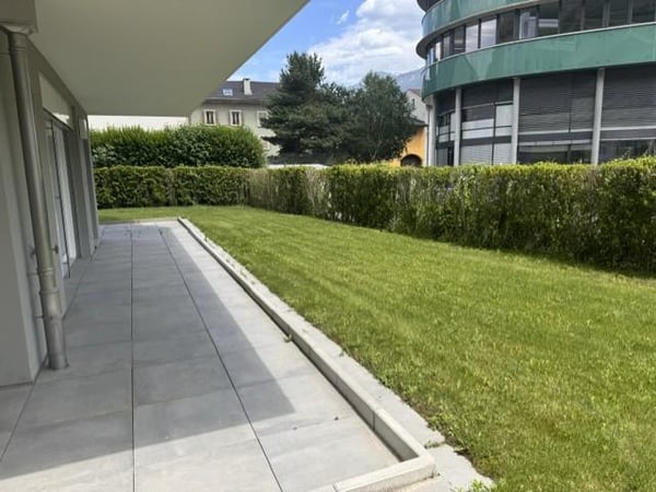 Siège administratif clé en main avec terrasse et jardin privatif 9