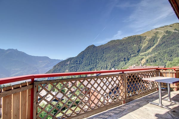 Duplex 5.5 pièces avec balcon et vue panoramique en résidence secondaire 9
