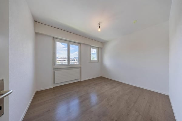 Grand appartement de 4.5 pièces avec balcon 4