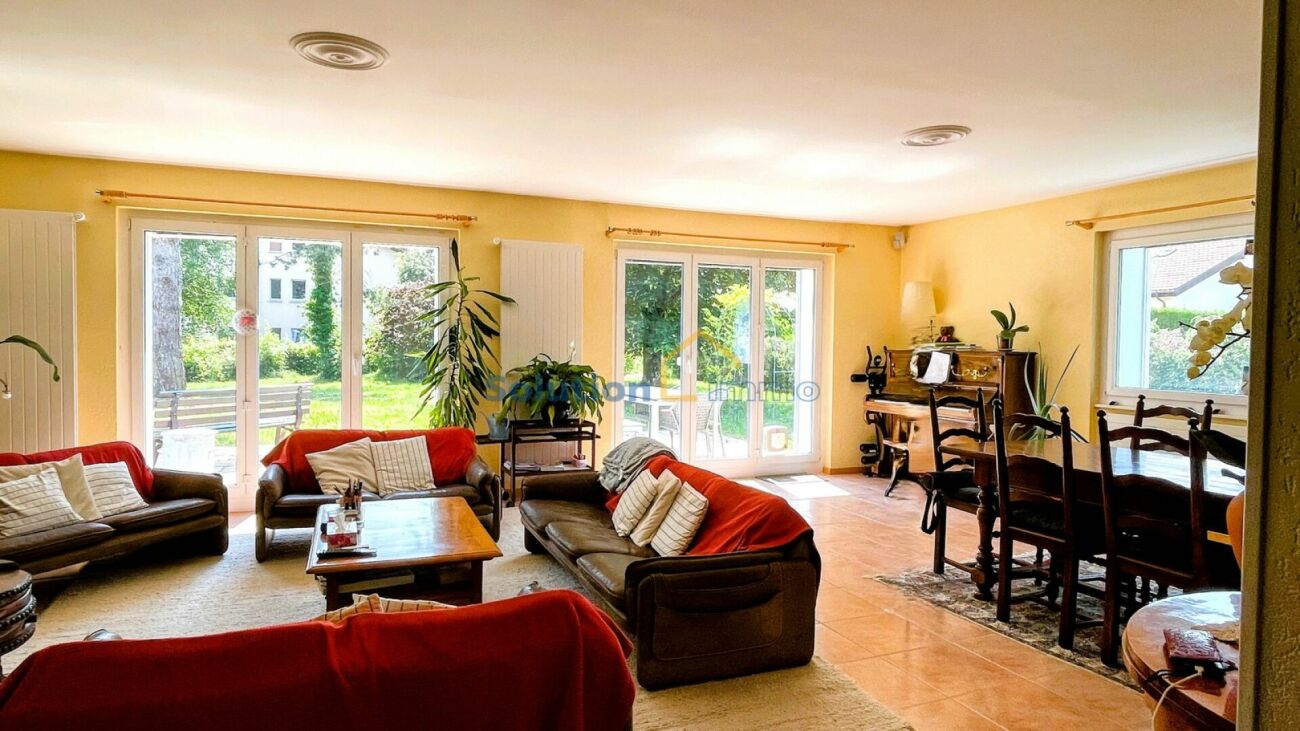 Charmant immeuble de 3 appartements avec superbe jardin