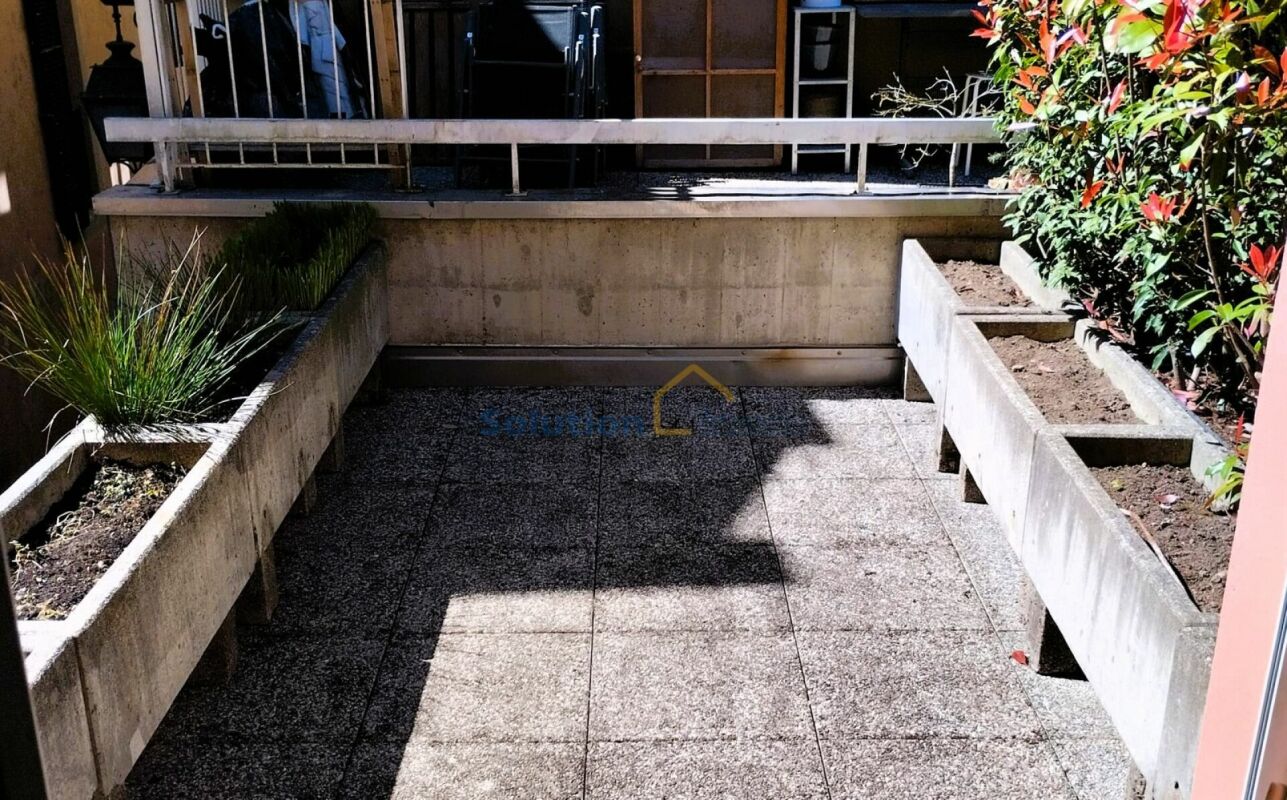 Pour investisseur : deux appartements et un bureau, bénéficiant d'un emplacement central