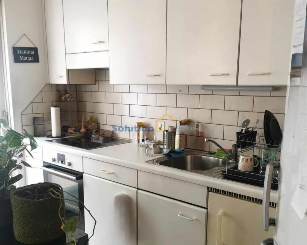 Pour investisseur : deux appartements et un bureau, bénéficiant d'un emplacement central