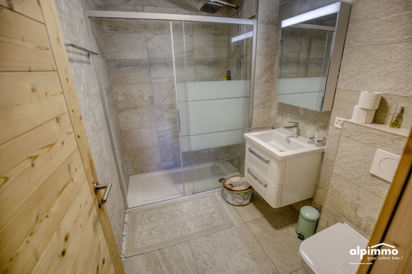 Appartement 3.5p de luxe en très bon état à vendre à Haute-Nenda 7