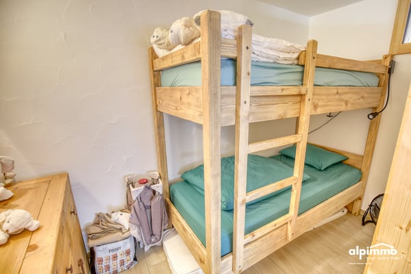 Appartement 3.5p de luxe en très bon état à vendre à Haute-Nenda 9