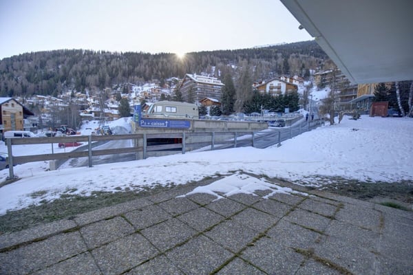 Appartement spacieux avec potentiel de rénovation à 100m des remontées 19