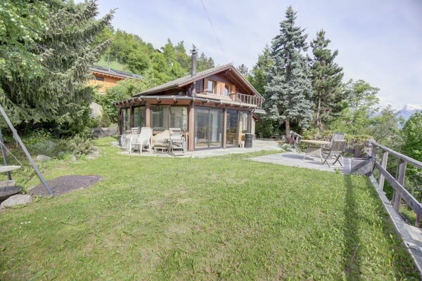 Magnifique chalet dans la nature avec jardin d'hiver ! 1