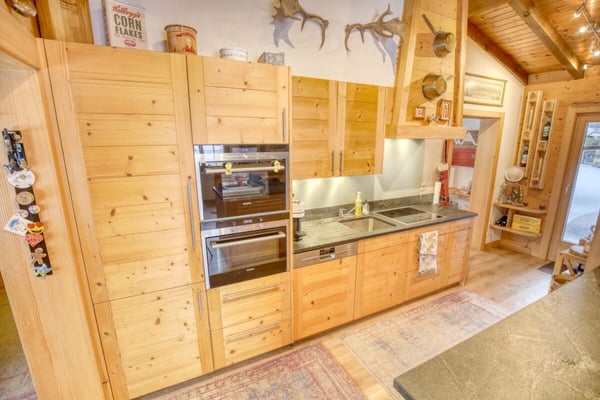 Chalet de caractère avec 2 annexes et un grand terrain à Haute-Nendaz! 12