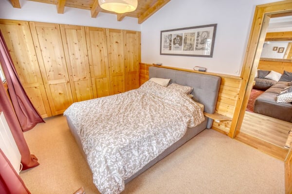 Chalet de caractère avec 2 annexes et un grand terrain à Haute-Nendaz! 10