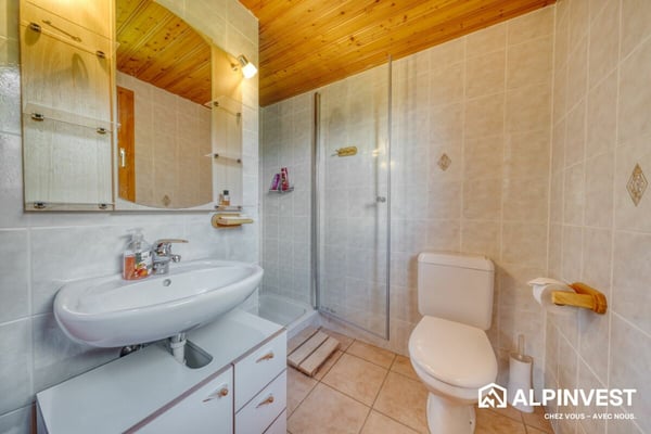 Sympathique chalet à Sornard dans un état impeccable ! 8