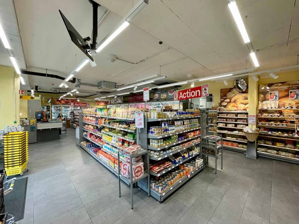 Surface commerciale à vendre : 8