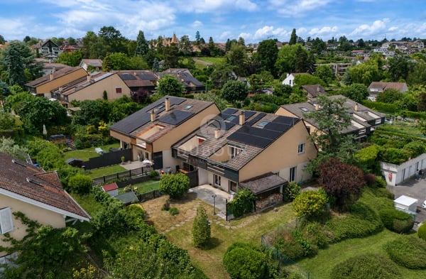 CHARMANTE VILLA FAMILIALE AVEC JARDIN DANS UN QUARTIER RÉSIDENTIEL 1