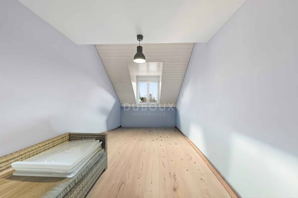 MAGNIFIQUE APPARTEMENT EN DUPLEX DE 5.5 PCS AU COEUR DE GLAND 8