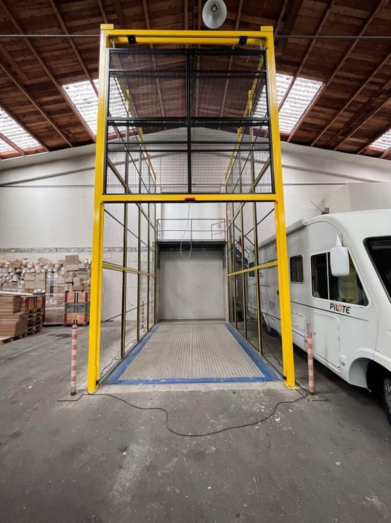 Spacieuse halle industrielle divisible en mezzanine 7