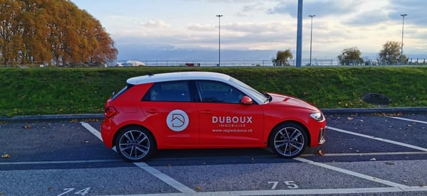 Une place de parc extérieure 5